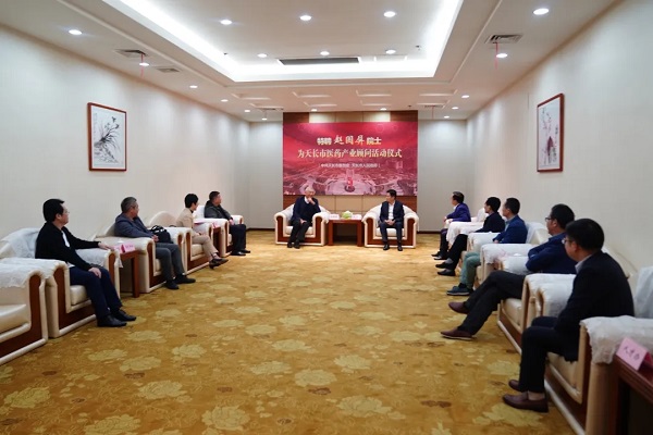 10月17日，天长市市举行医药产业顾问聘任仪式，特聘赵国屏院士为我市医药产业顾问。