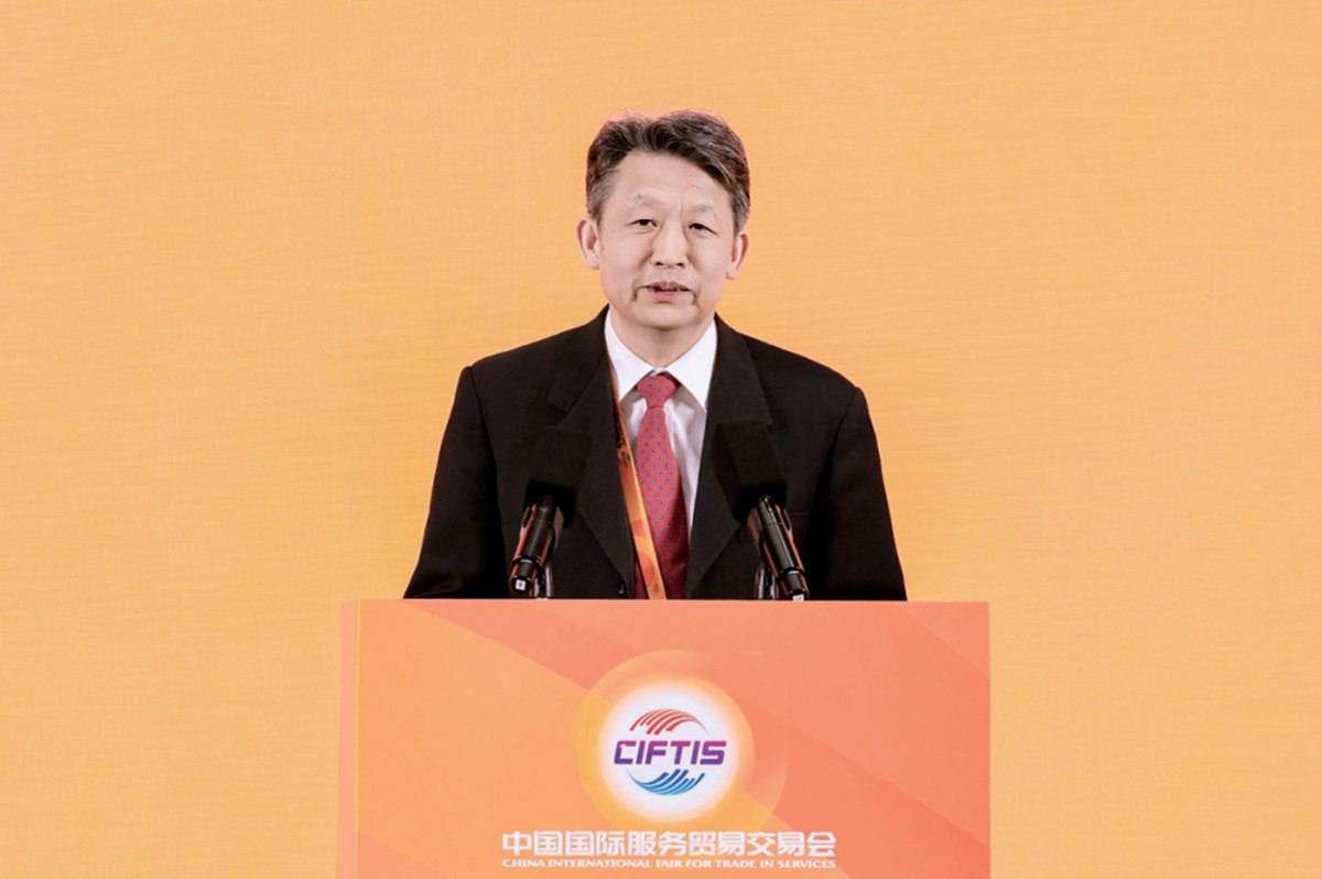 顺势应时加强服务贸易合作 为世界经济发展注入新动能    作者：隆国强    