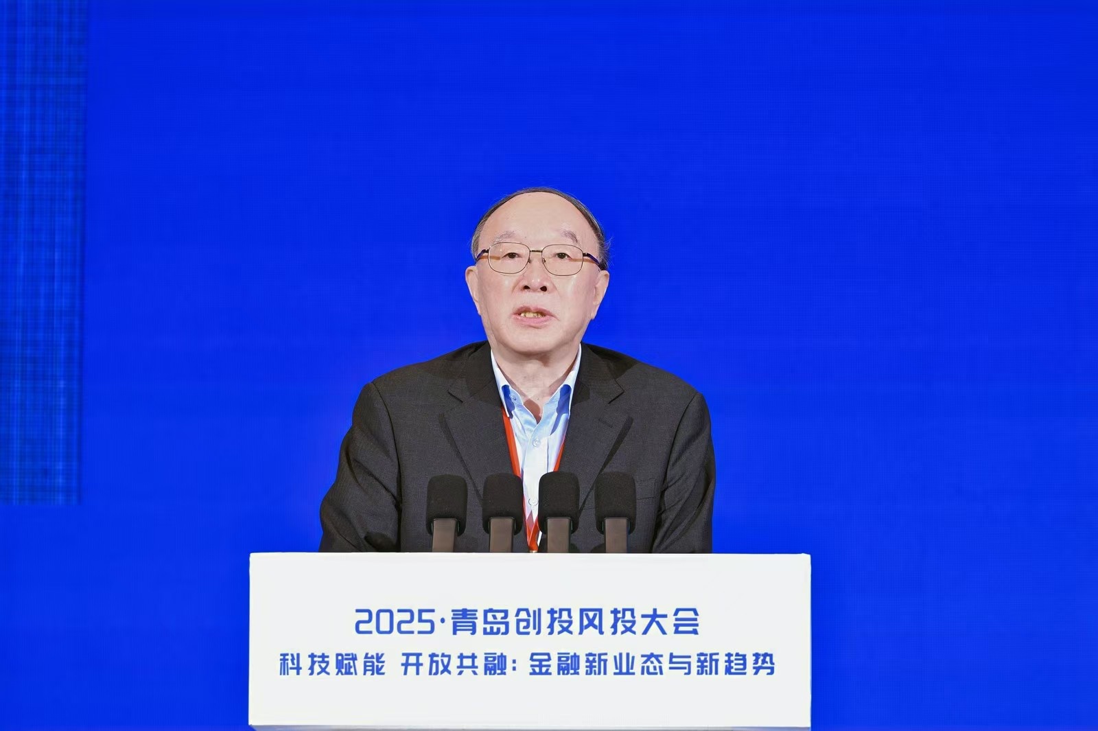 黄奇帆：我国资本市场成长空间较大 投资应关注生产性服务业