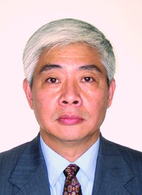 龙以明